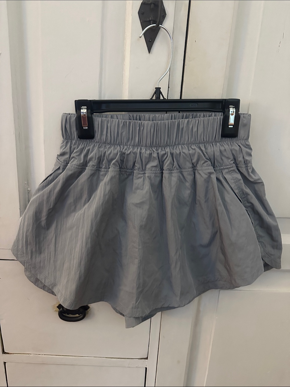 Yogalicious Light Gray Elastic-Waist Mini Skirt size xs